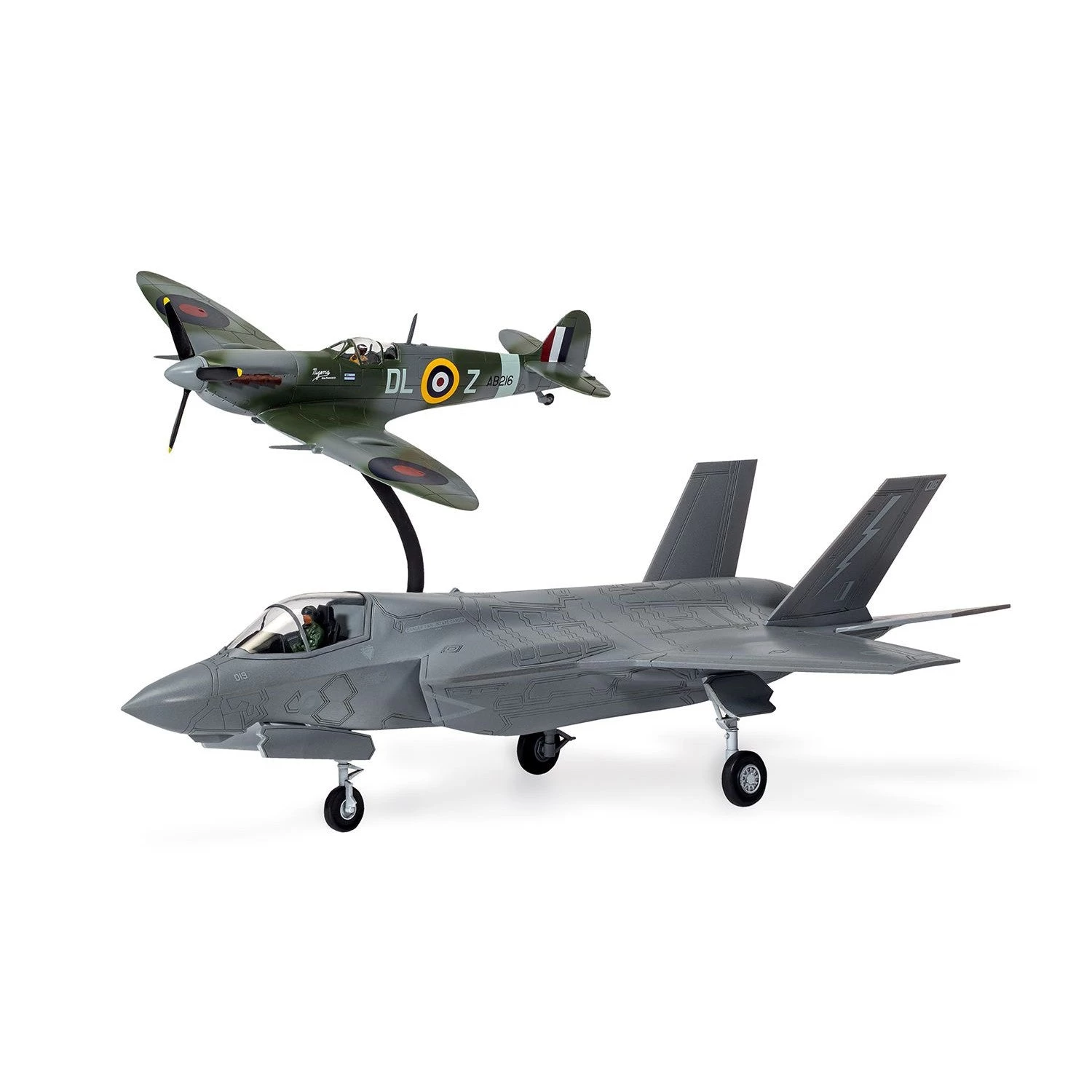 Airfix 1/72 Then And Now Spitfire MK.VC & F-35B Lightning II 4 Airfix 1/72 Then And Now Spitfire MK.VC & F-35B Lightning II - Image 2