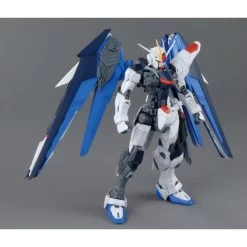 Bandai 1/100 MG FREEDOM GUNDAM Ver.2.0 17 Bandai 1/100 MG FREEDOM GUNDAM Ver.2.0 -Toy Model Shop G5061611 2