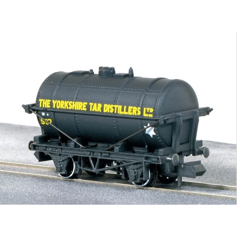 Peco N Yorkshire Tar Distillers Tank Wagon 3 Peco N Yorkshire Tar Distillers Tank Wagon
