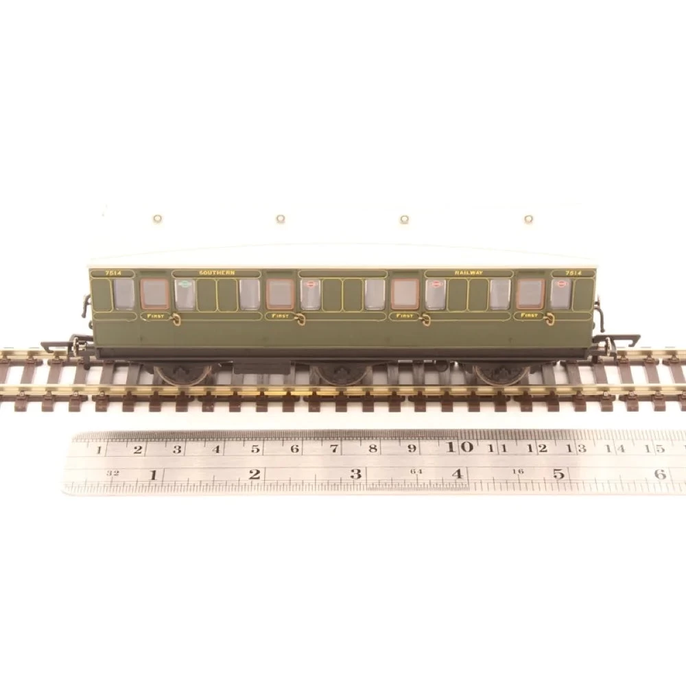 Hornby HO SR 6 WHEEL COACH 1ST CLASS 7514 ERA 3 6 Hornby HO SR 6 WHEEL COACH 1ST CLASS 7514 ERA 3 - Image 4
