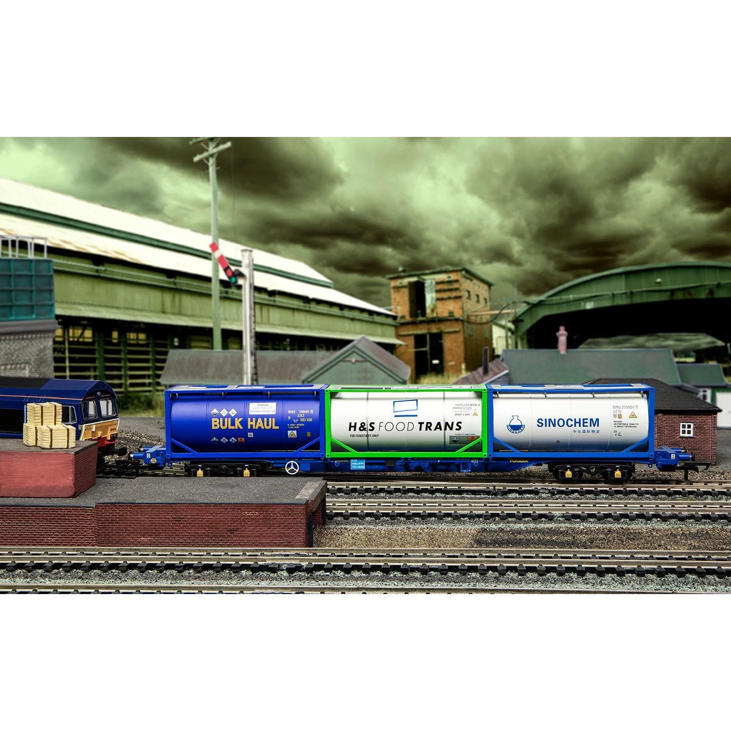 Hornby Sinochem, Bulk Haul & H&S Foodtrans, Container Pack, 3 X 20 Tanktainers Era 11 4 Hornby Sinochem, Bulk Haul & H&S Foodtrans, Container Pack, 3 X 20 Tanktainers Era 11 - Image 2