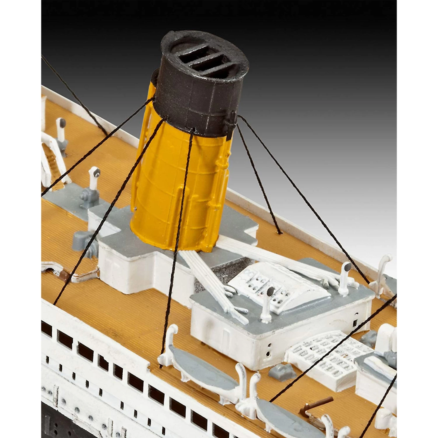 Revell 1/700 And 1/1200 RMS Titanic Gift Set 10 Revell 1/700 And 1/1200 RMS Titanic Gift Set - Image 8